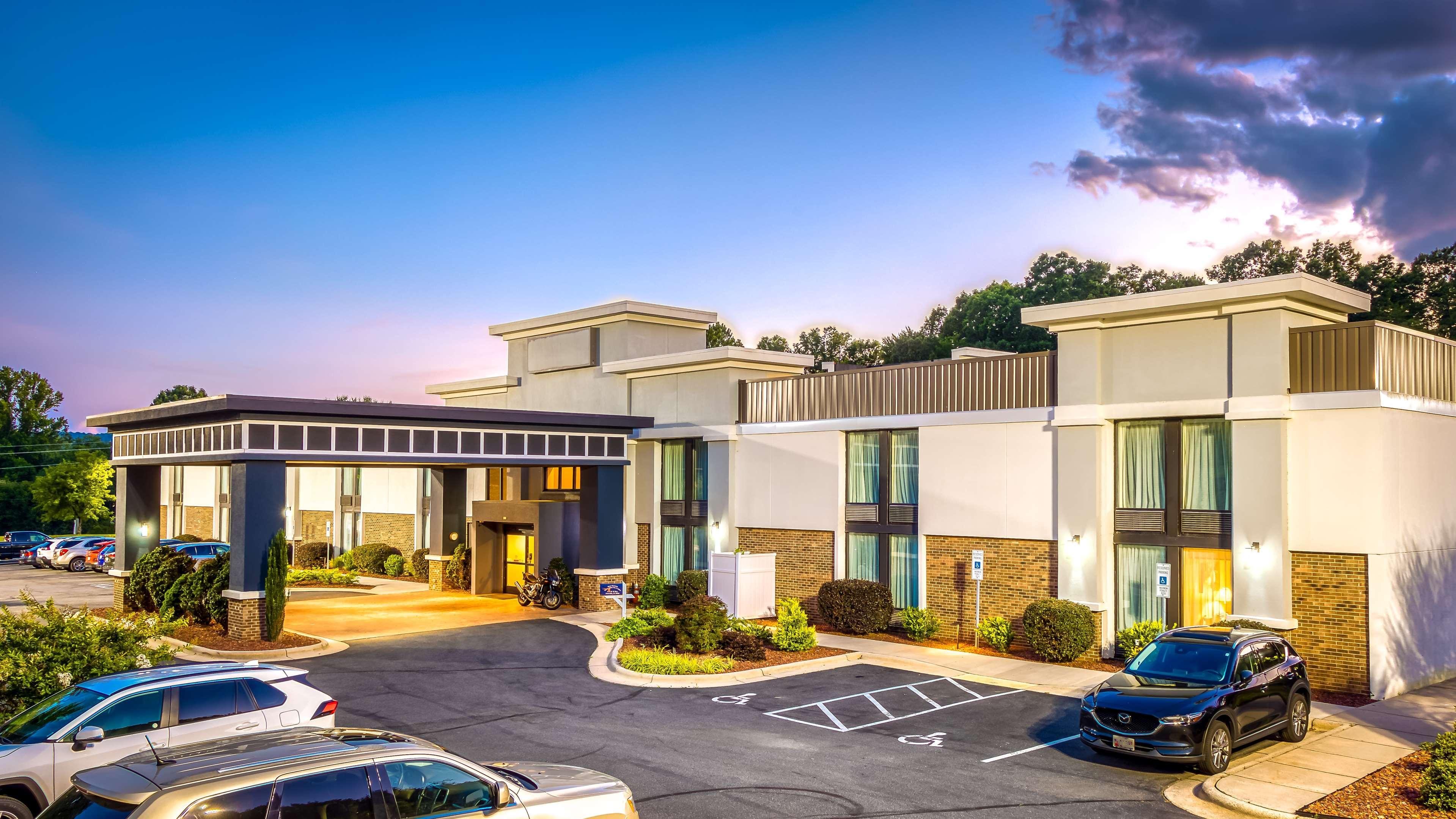 Best Western Plus Yadkin Valley Inn & Suites Jonesville Exterior photo